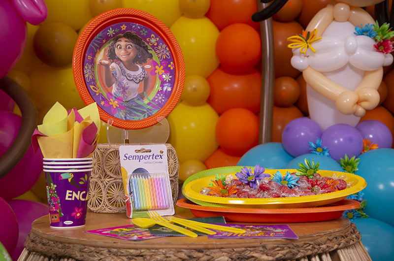 Showroom Charm Table